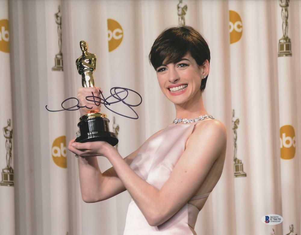 Anne Hathaway Autographed 11x14 Photo - PTS #4