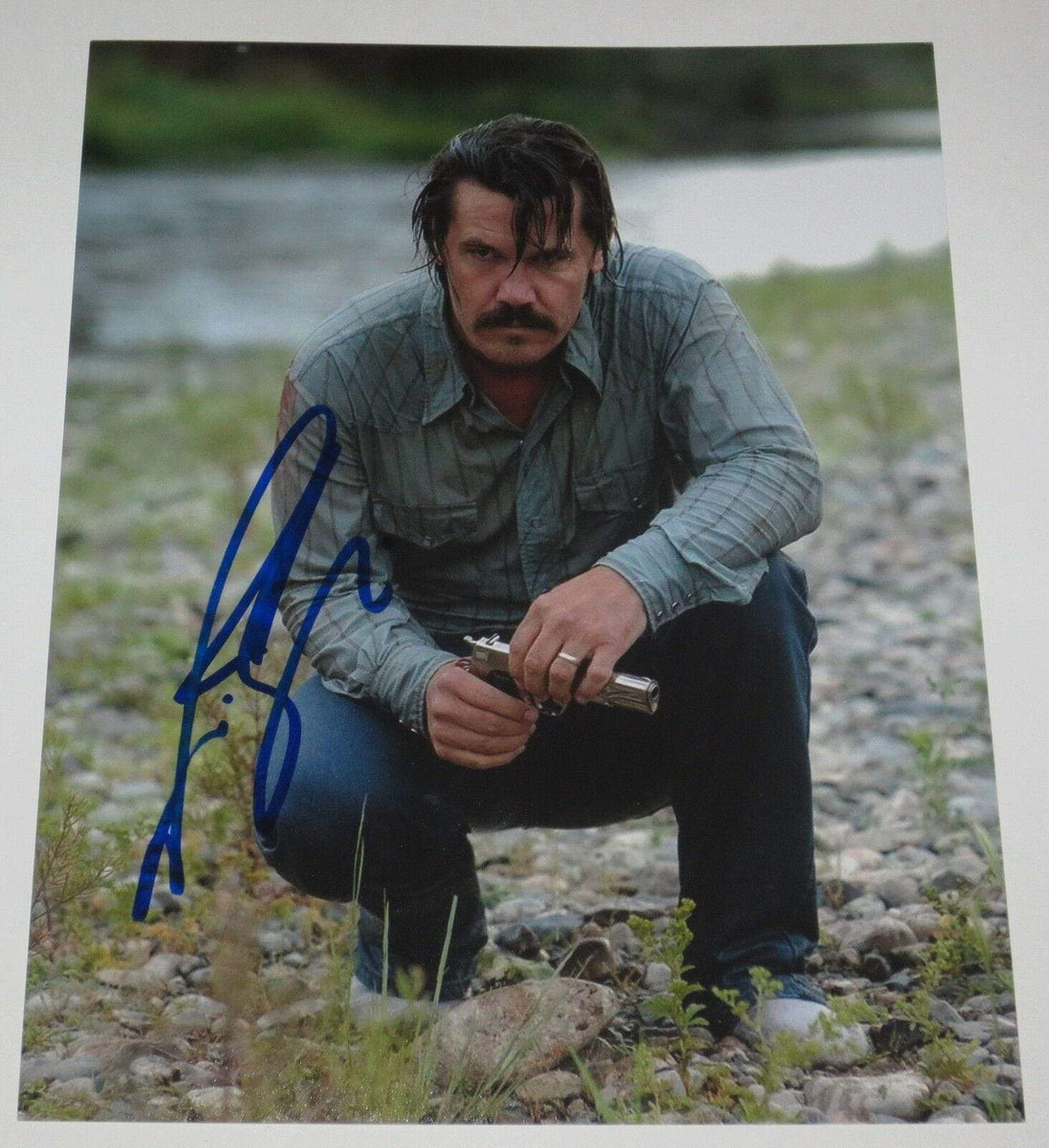 Josh Brolin Signed 8x10 Photo (Beckett)