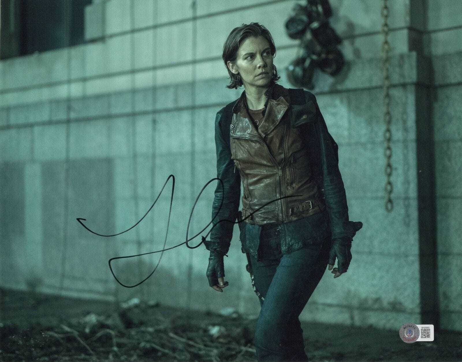 Lauren Cohan Autographed 11x14 Photo | Beckett COA