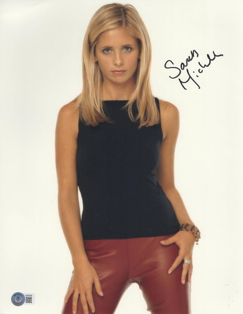 Sarah Michelle Gellar Signed 11x14 Photo - Beckett