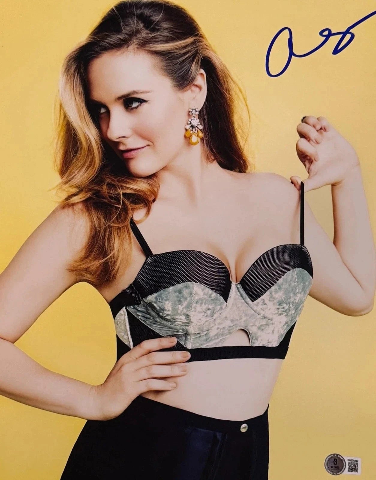 Alicia Silverstone Signed 11x14 Photo Beckett COA - Item #2