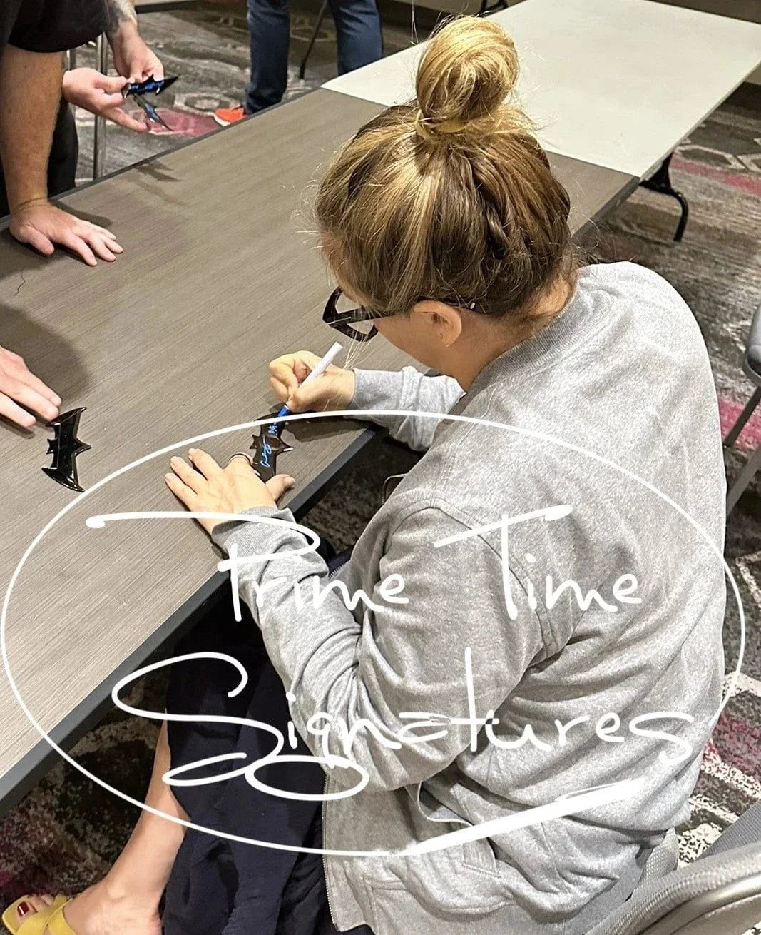 Alicia Silverstone Signed Replica Prop from Batman & Robin Beckett COA - Alternate Angle