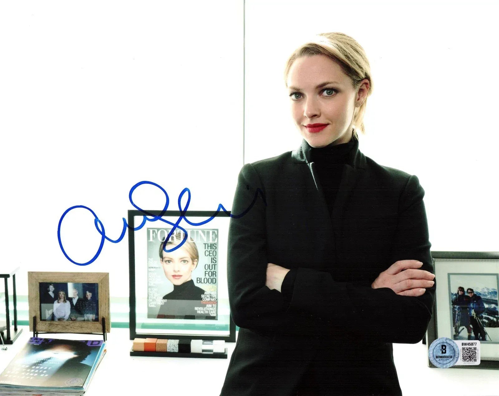 Amanda Seyfried signed The Dropout 8x10 photo — Beckett authenticated