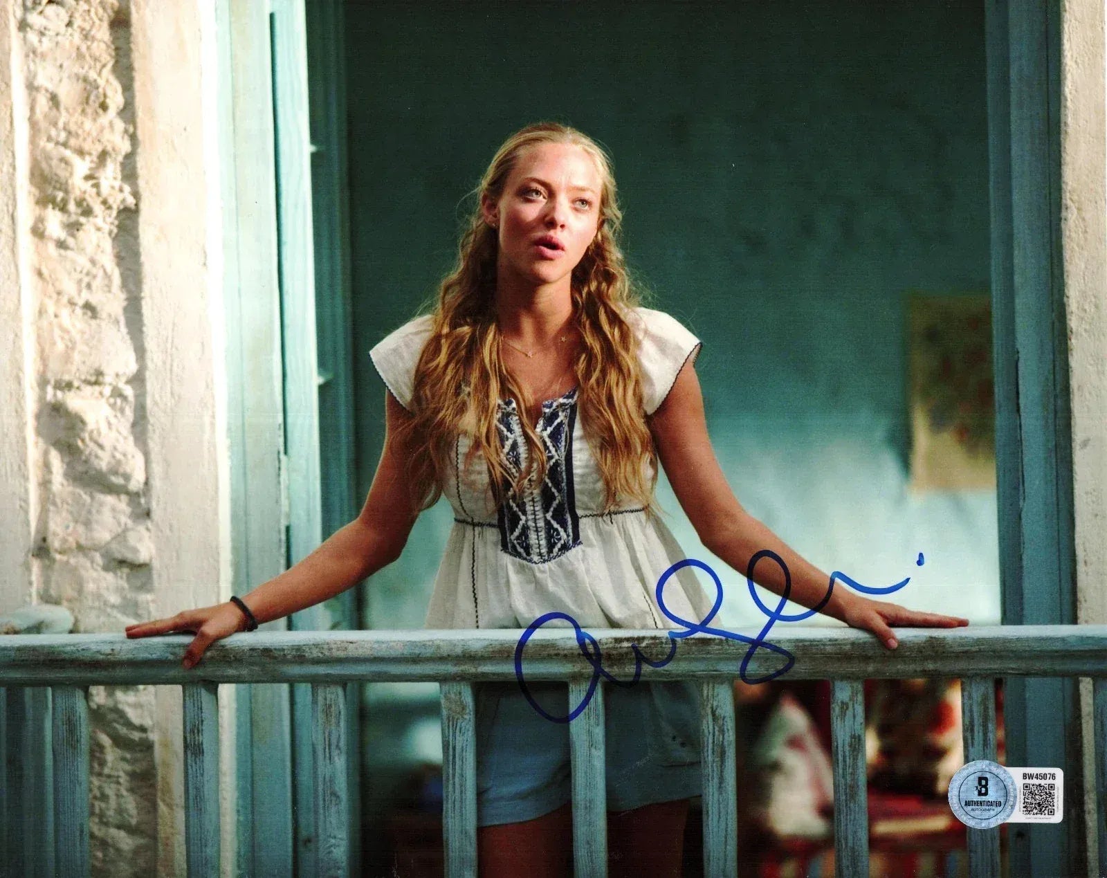 Amanda Seyfried signed Mamma Mia! 8x10 photo — Beckett authenticated