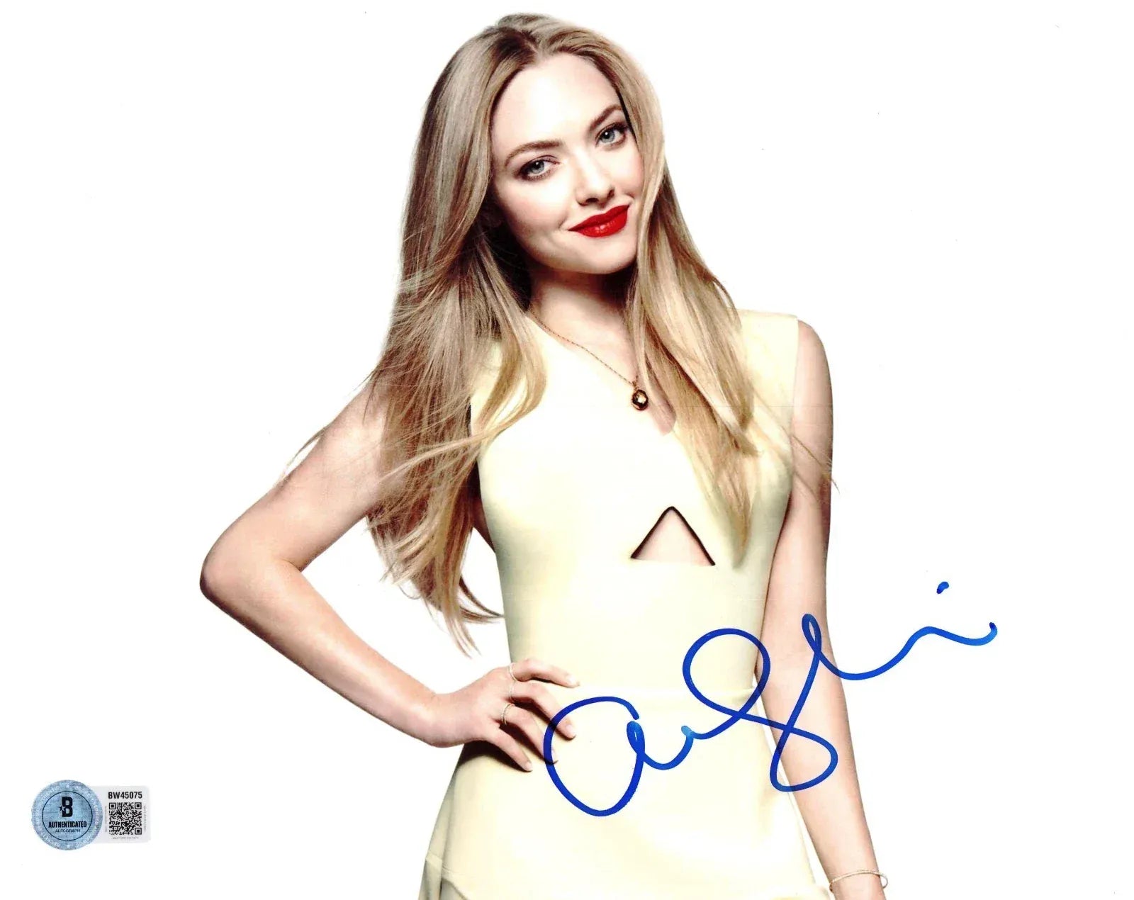 Amanda Seyfried signed 8x10 photo — Beckett authenticated