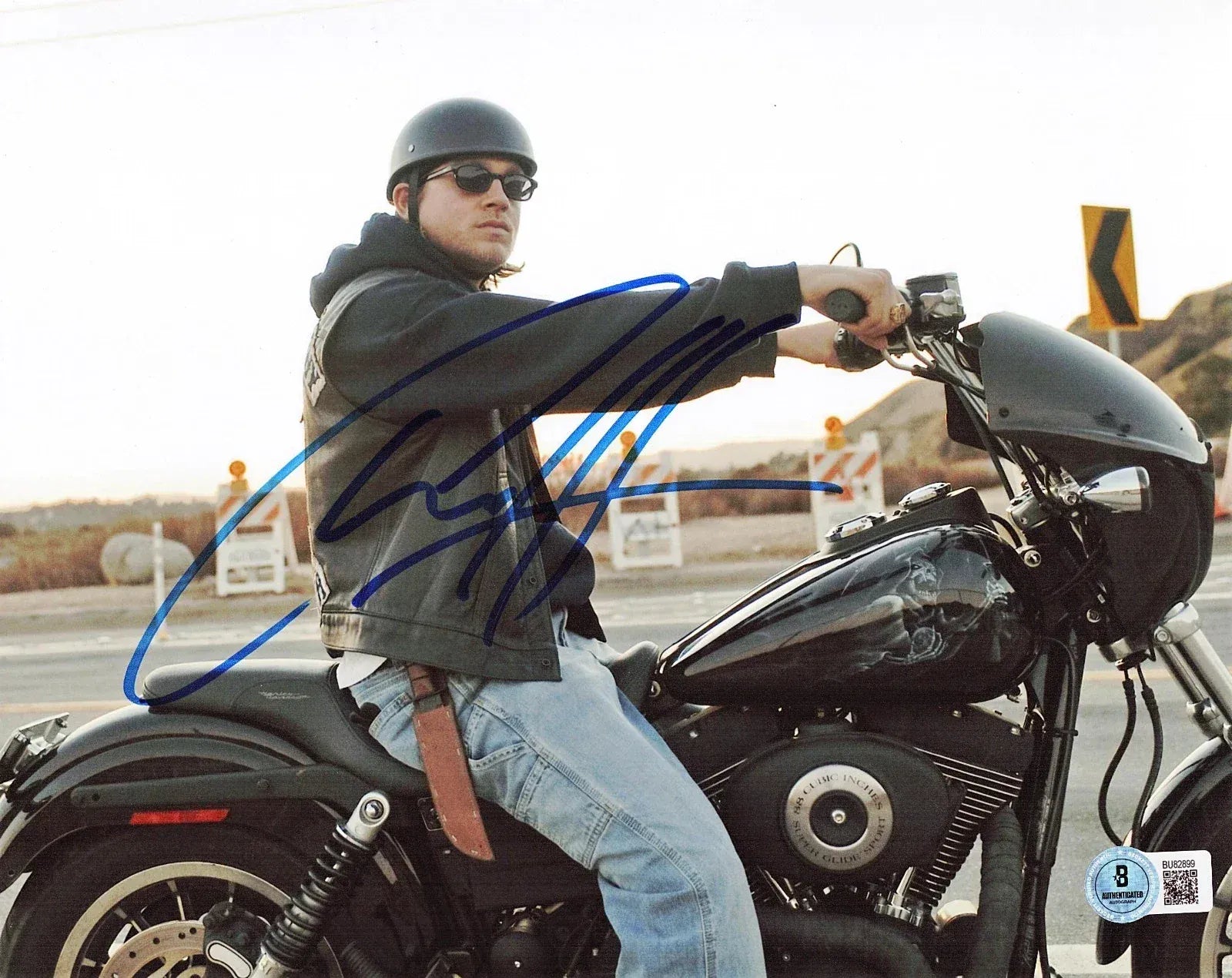 Charlie Hunnam Signed 8x10 Photo Beckett COA - Item #1