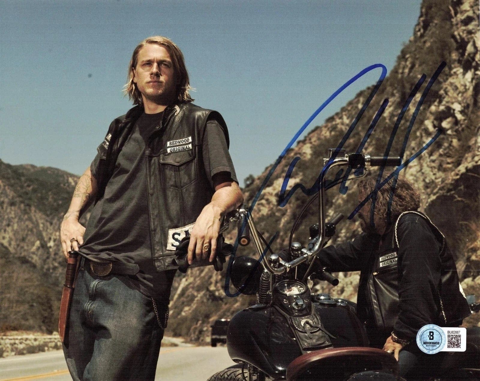Charlie Hunnam Signed 8x10 Photo Beckett COA - Item #3