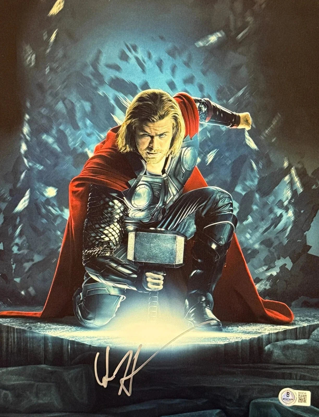 Chris Hemsworth Signed 11x14 Photo from Thor Beckett COA - Item #5