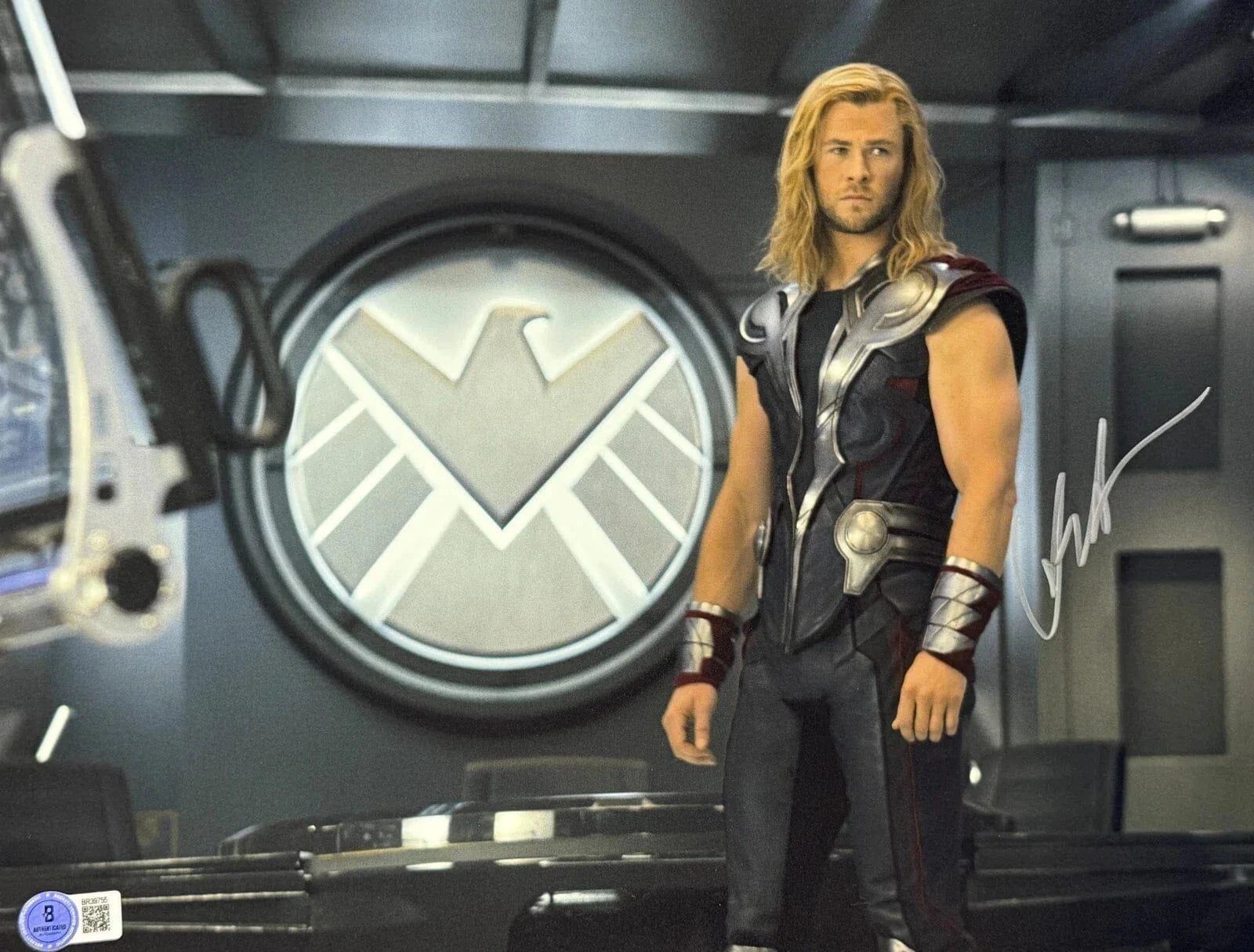 Chris Hemsworth Signed 11x14 Photo from Thor Beckett COA - Item #4