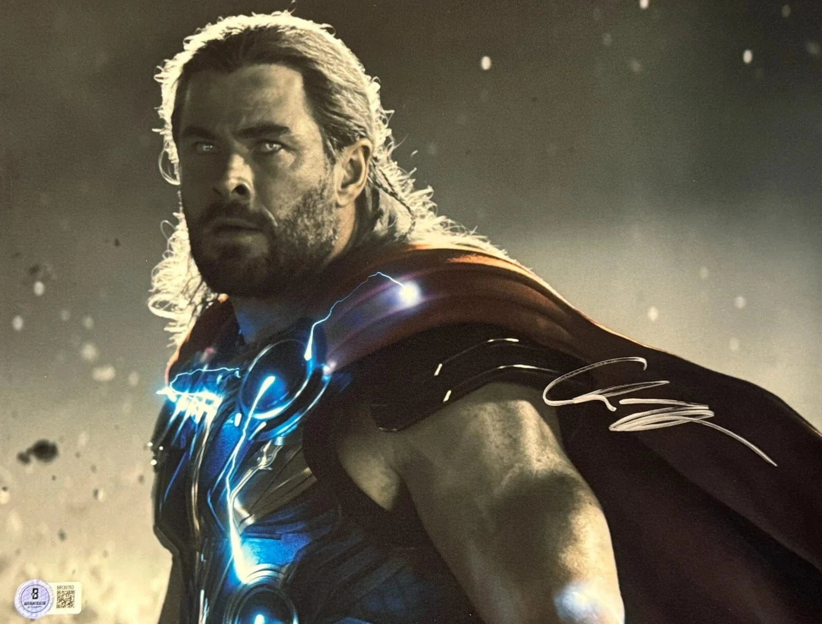 Chris Hemsworth Signed 11x14 Photo from Thor Beckett COA - Item #2