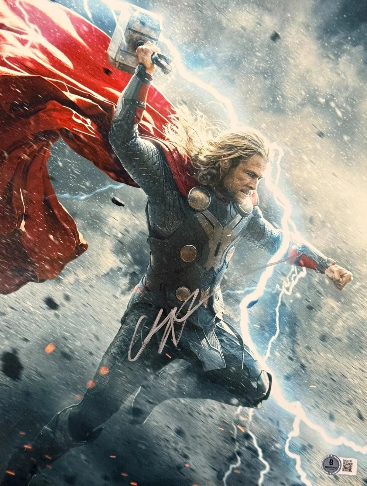 Chris Hemsworth Signed 11x14 Photo from Thor Beckett COA - Item #1