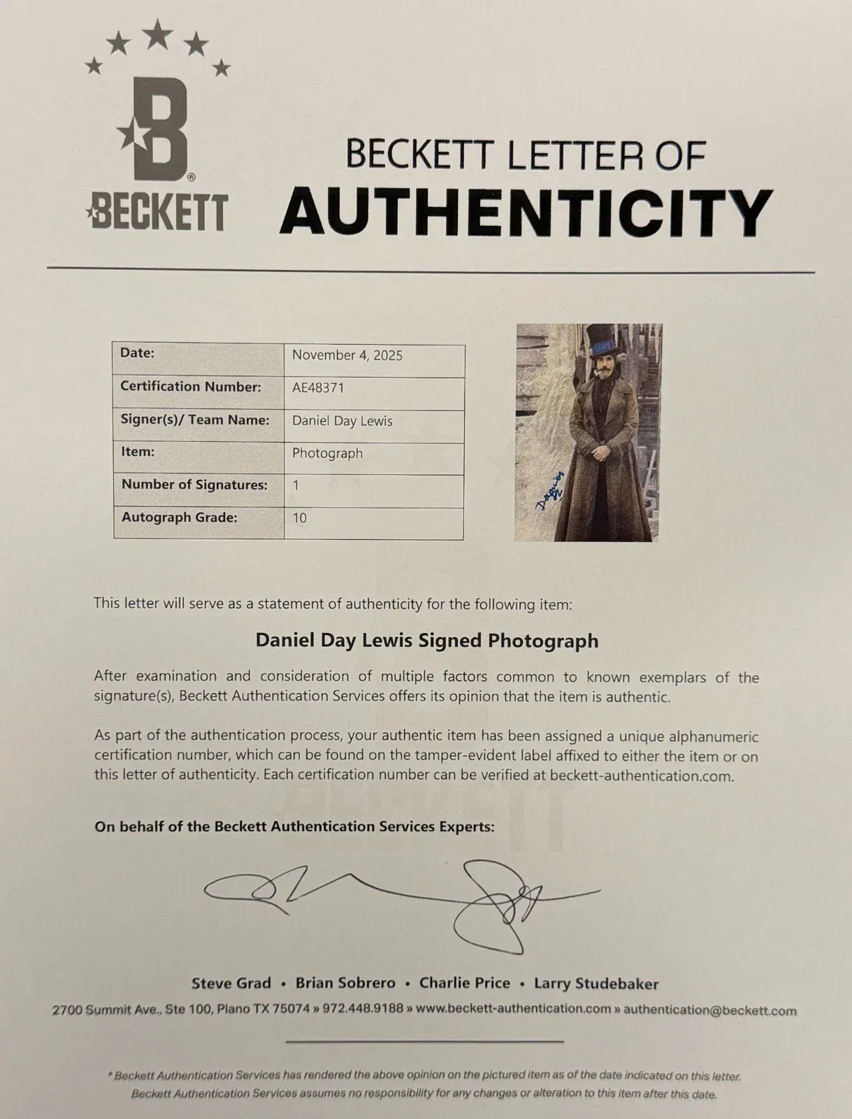 Daniel Day Lewis autographed 11x14 photo - signature closeup with COA