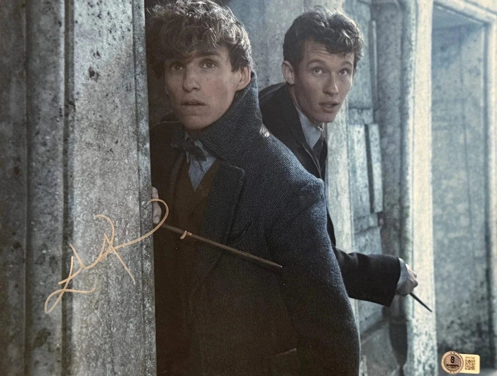 Eddie Redmayne Signed 11x14 Photo from Fantastic Beasts Beckett COA - Item #9