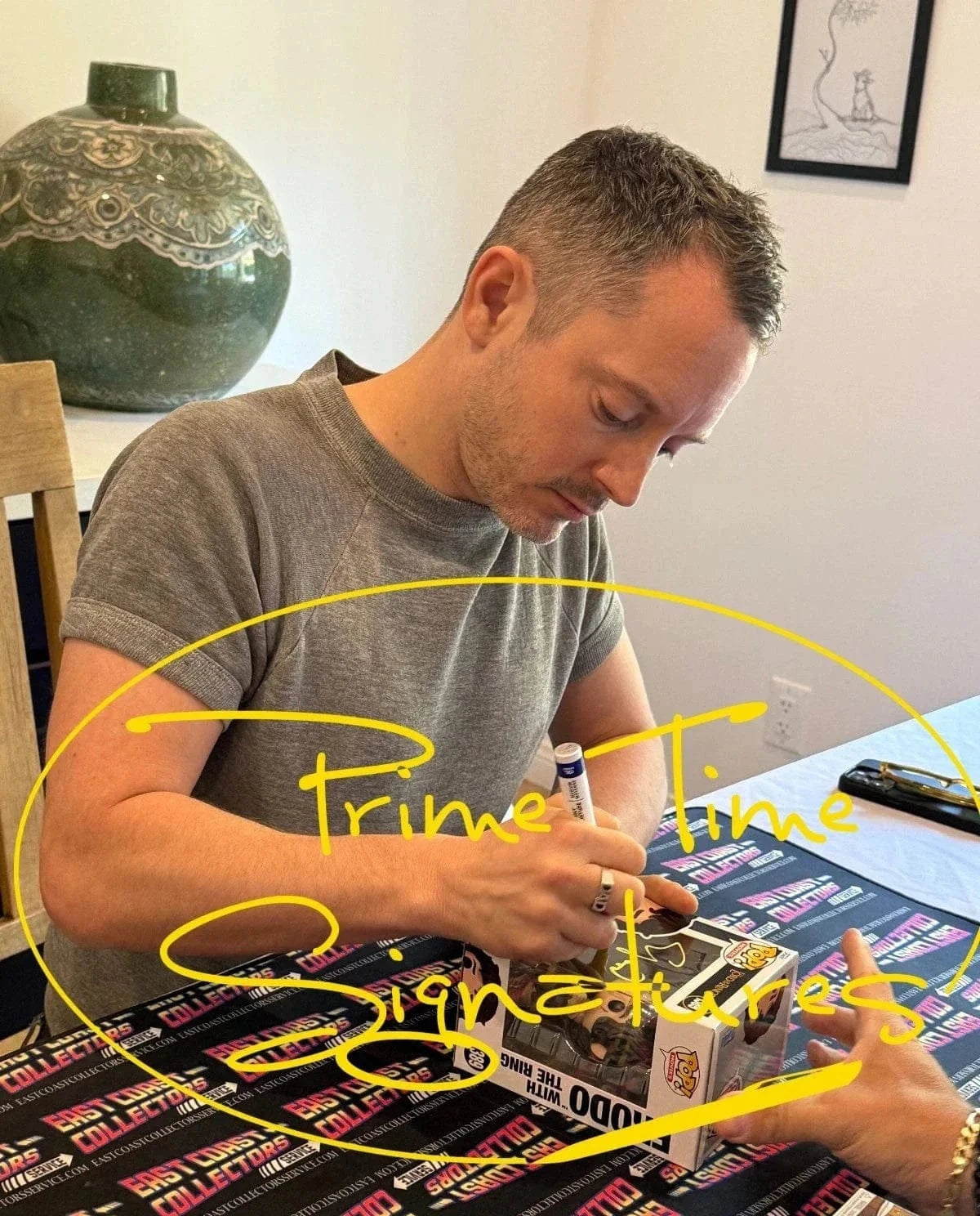 Frodo Signature Elijah Wood Signed Frodo Baggins Glow Funko - Beckett COA