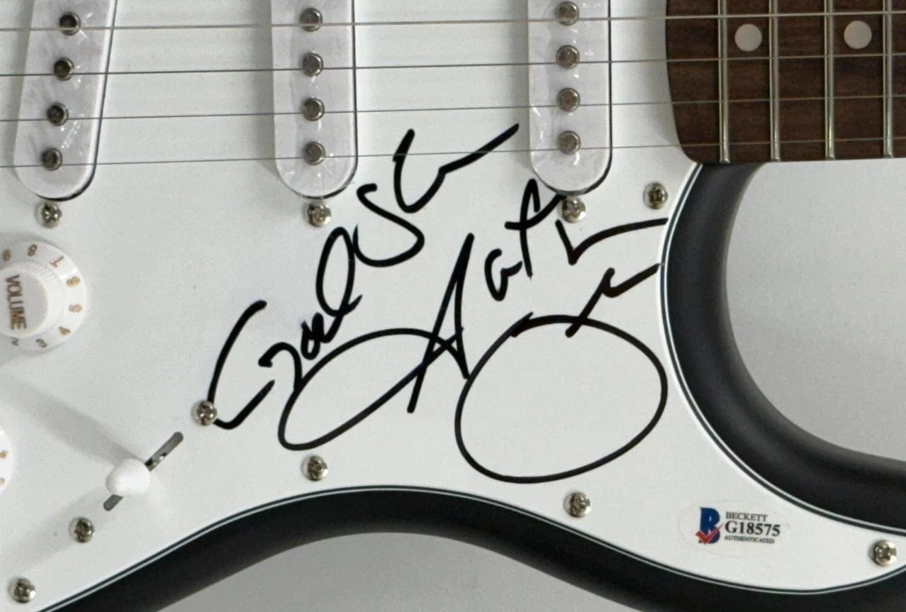 Garth Brooks Signed Guitar Beckett COA - Alternate Angle