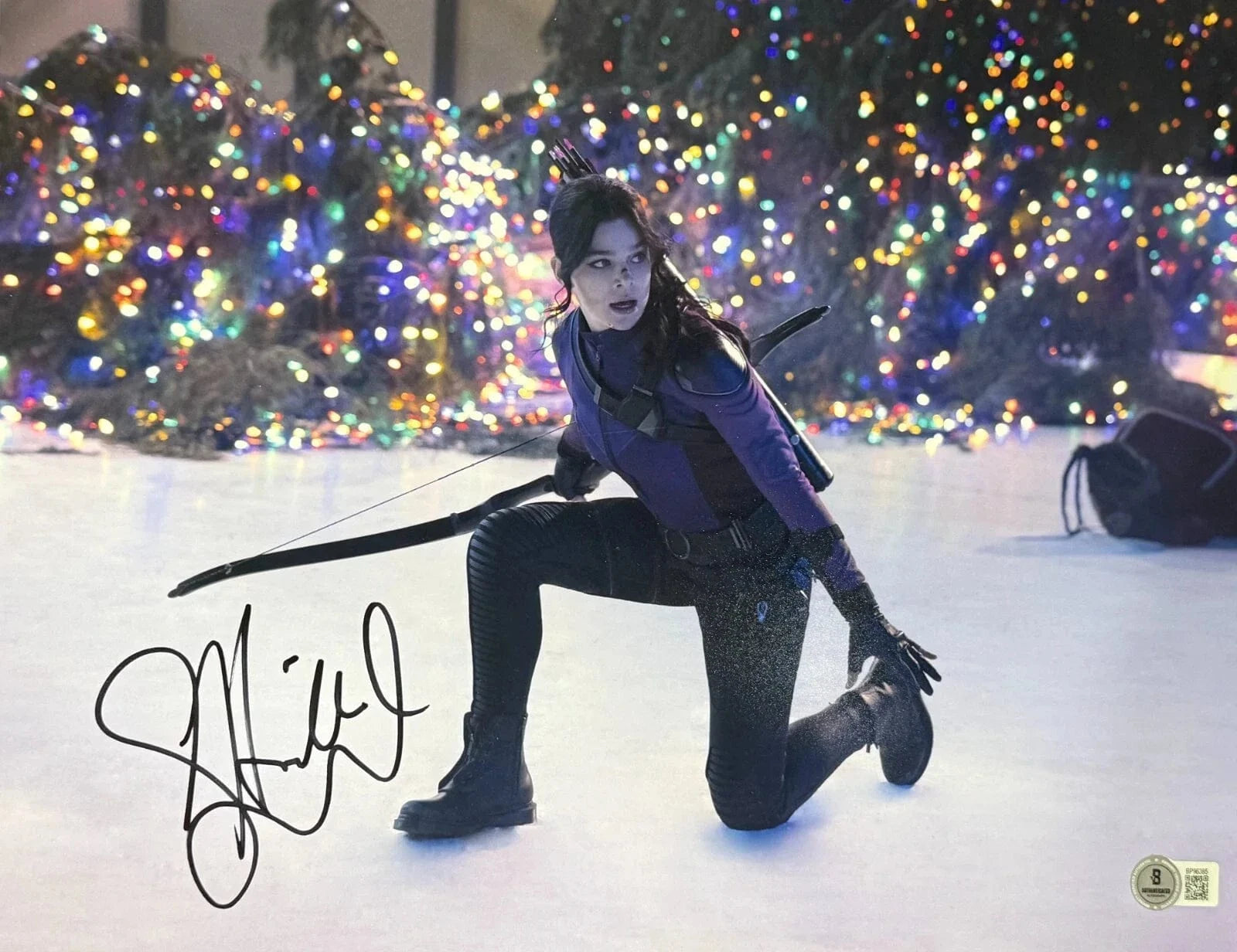 Hailee Steinfeld Signed 11x14 Photo from Hawkeye Beckett COA