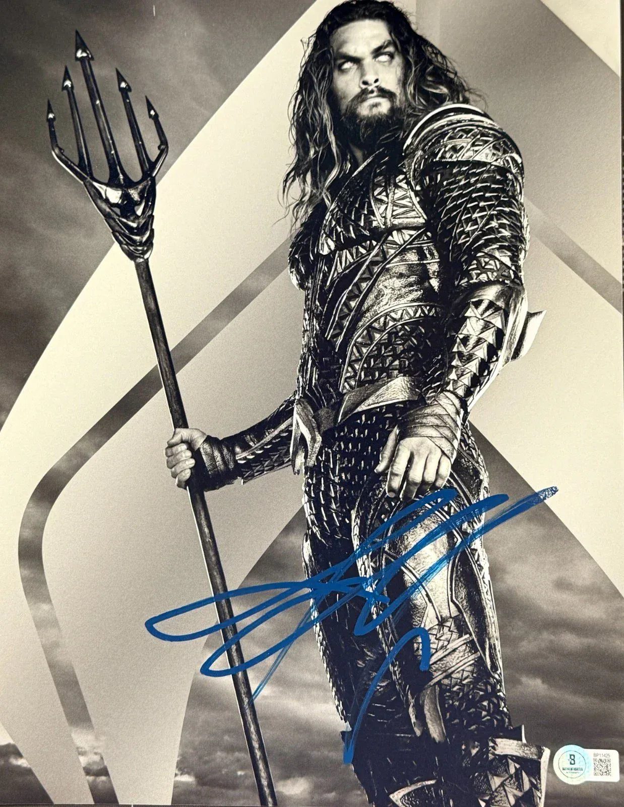 Jason Momoa signed Aquaman 11x14 photo — Beckett authenticated