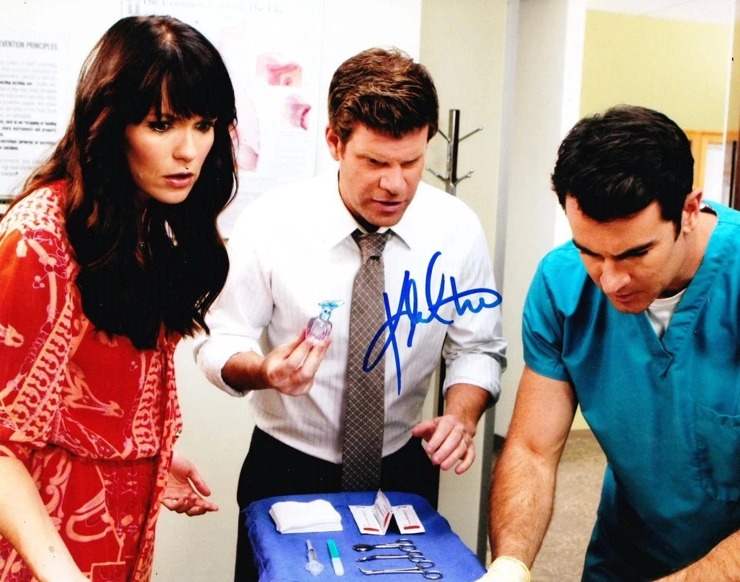 Katie Aselton Signed 8x10 Photo from The League Certified Authentic - Item #1