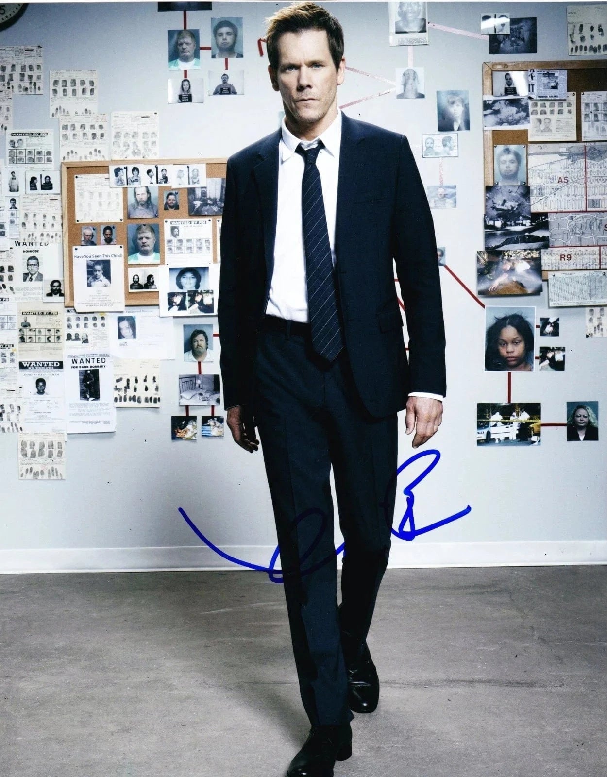Kevin Bacon Signed 8x10 Photo from The Following Certified Authentic - Item #1