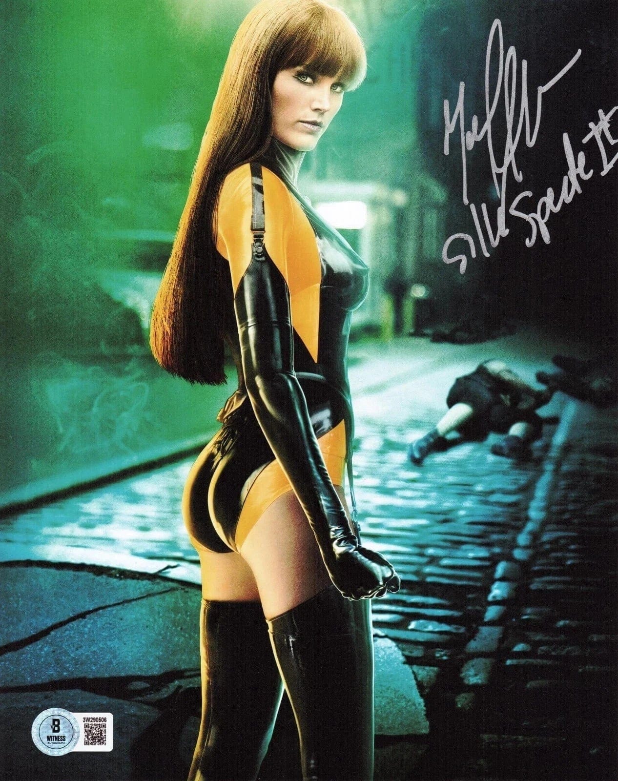 Malin Akerman Signed 8x10 Photo from Watchmen Beckett COA - Item #3
