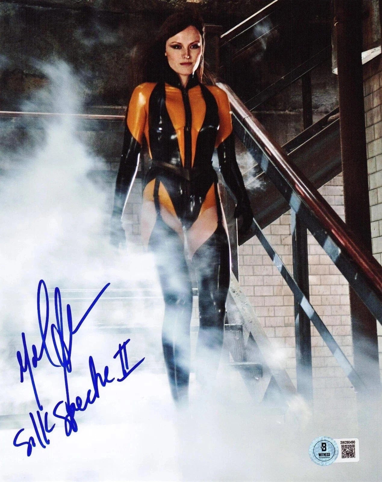Malin Akerman Signed 8x10 Photo from Watchmen Beckett COA - Item #2