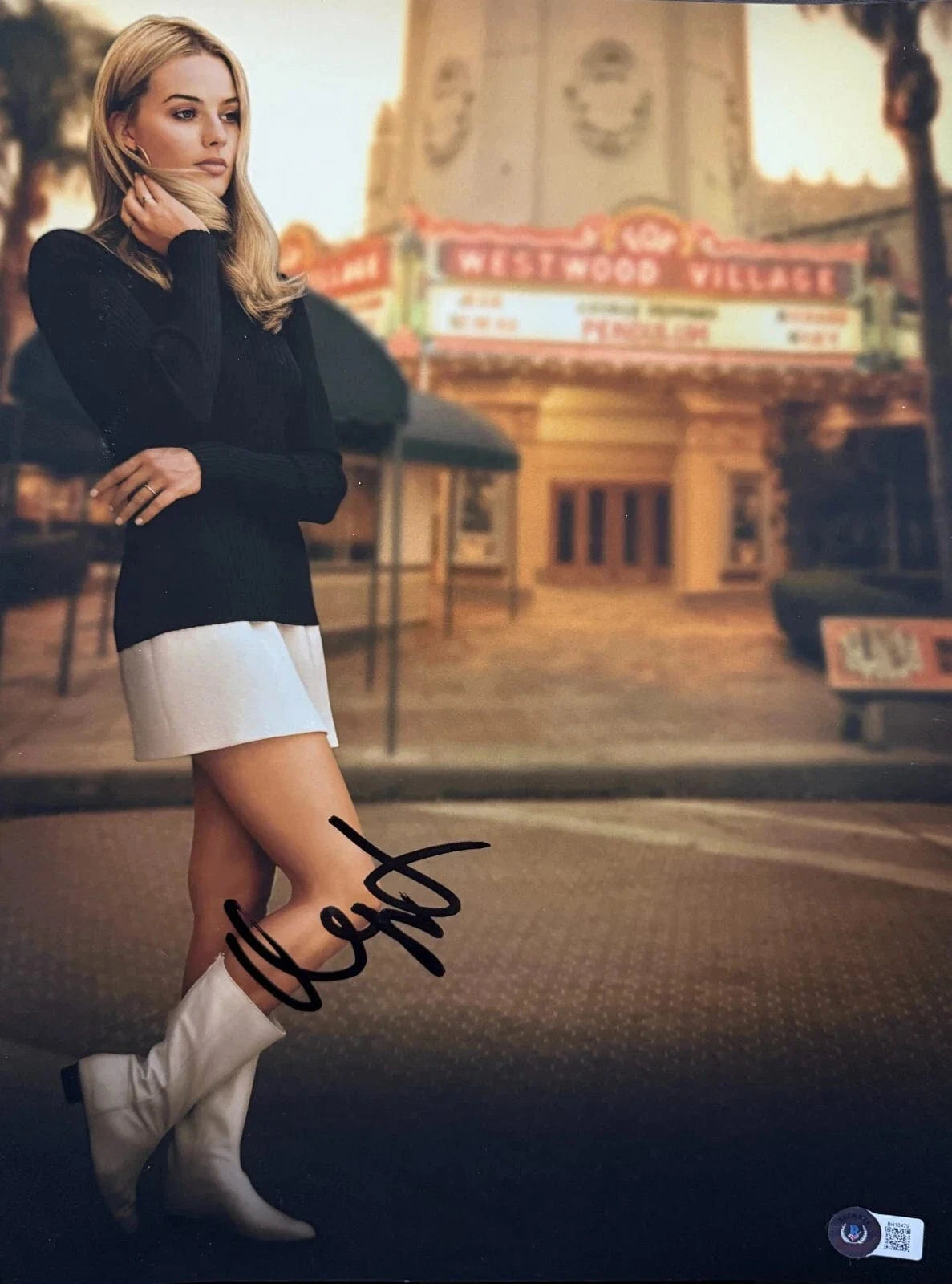 Margot Robbie Signed 11x14 Photo from Once Upon A Time In Hollywood Beckett COA
