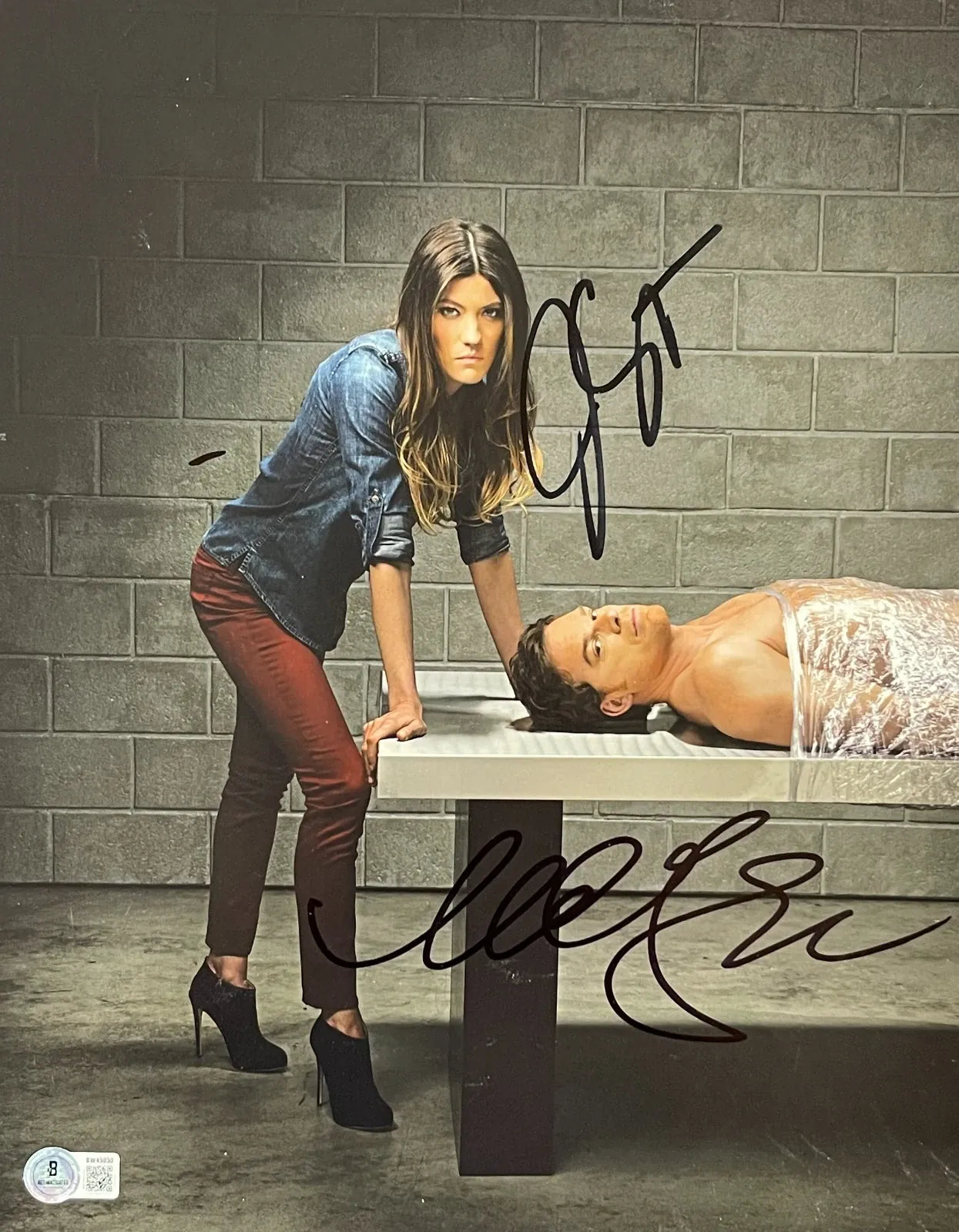 Michael C Hall & Jennifer Carpenter signed Dexter 11x14 photo with Beckett Hologram & QR Code