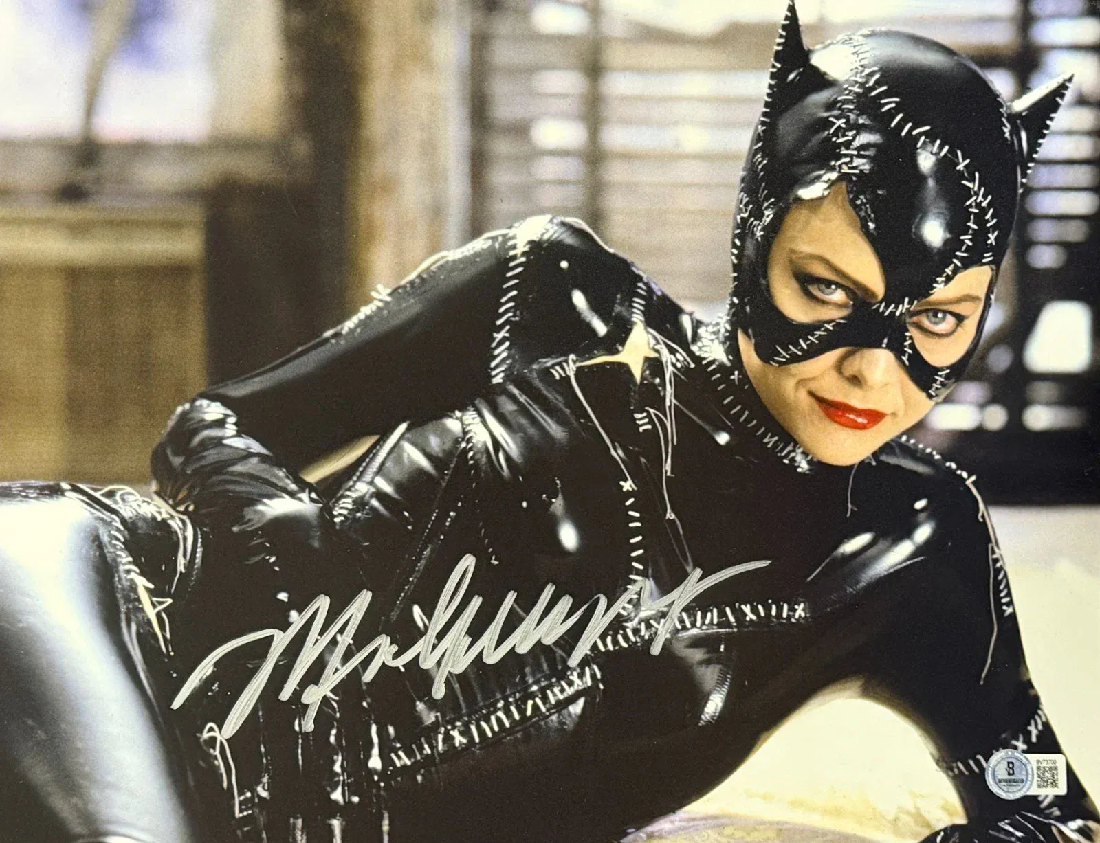 Michelle Pfeiffer signed Catwoman Batman Returns 11x14 photo — Beckett authenticated