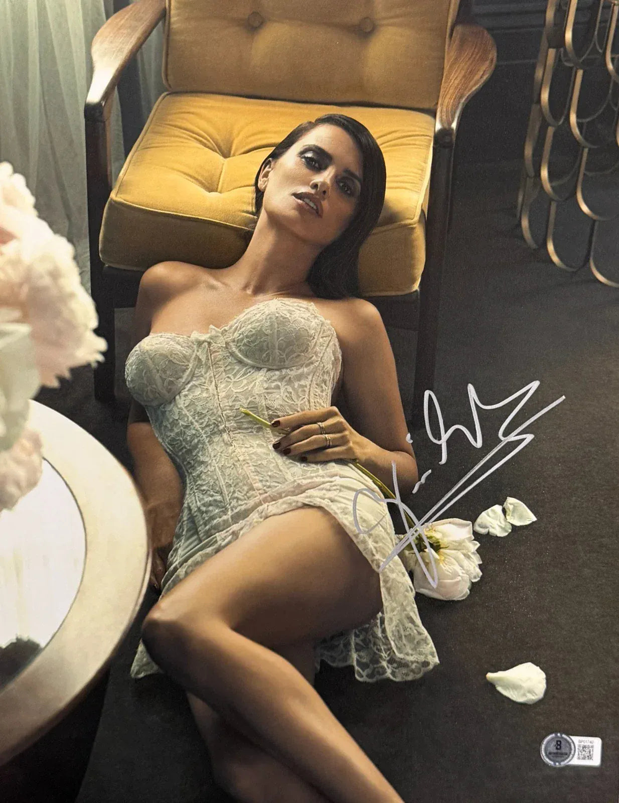 Penelope Cruz signed 11x14 photo — Beckett authenticated