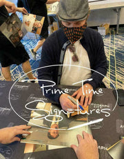 Rainn Wilson signing autograph in person — Prime Time Signatures