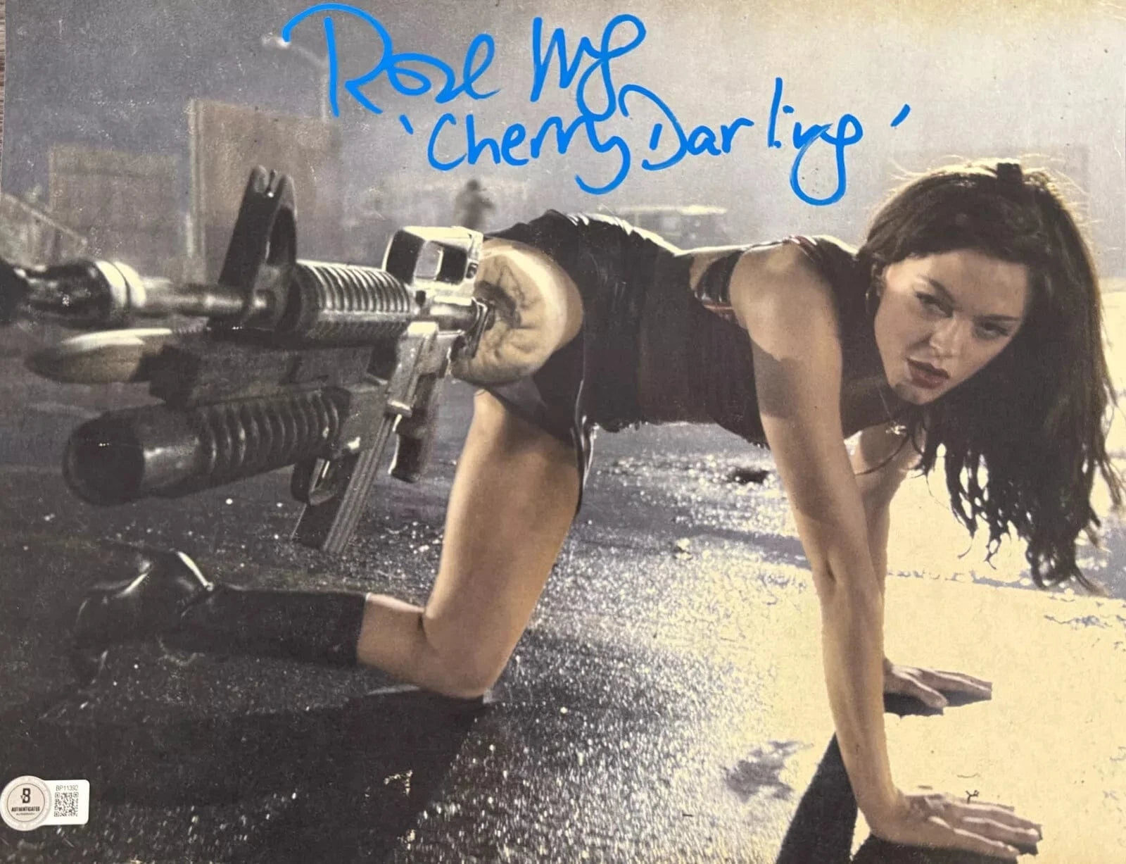 Rose McGowan Signed 11x14 Photo from Planet Terror Beckett COA - Item #3