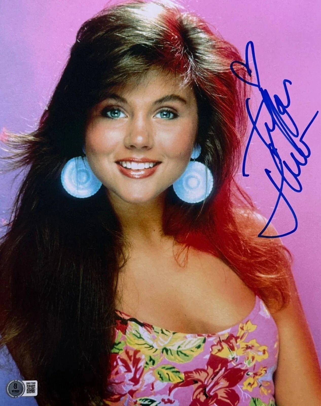 Tiffani Thiessen Signed 11x14 Photo from Saved by the Bell Beckett COA - Item #20