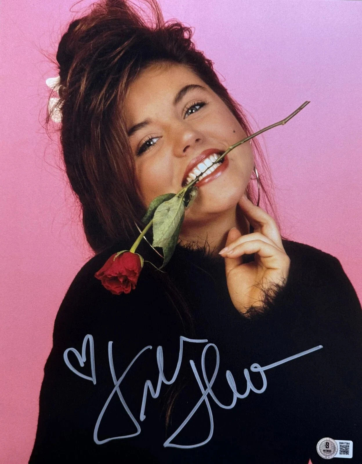 Tiffani Thiessen Signed 11x14 Photo from Saved by the Bell Beckett COA - Item #13