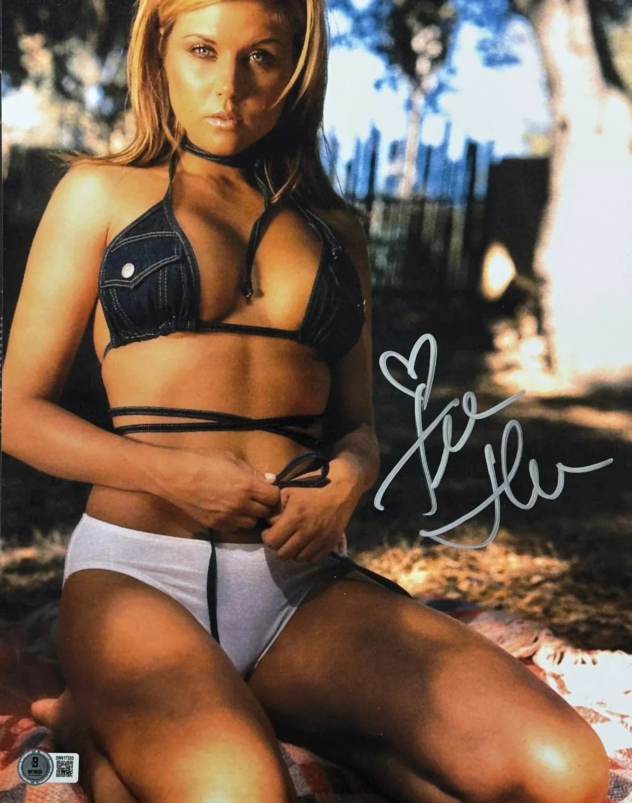 Tiffani Thiessen Signed 11x14 Photo Beckett COA - Item #7