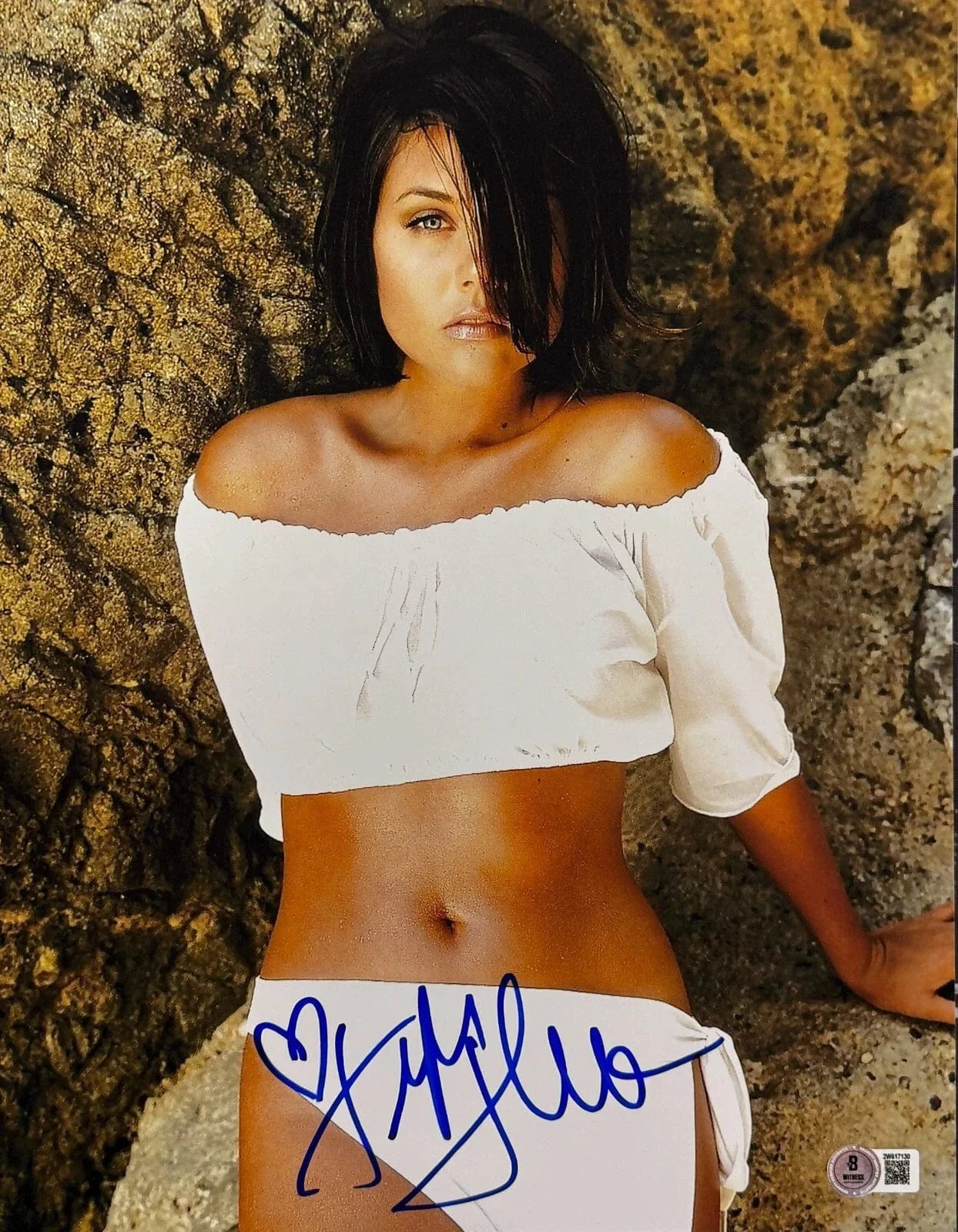 Tiffani Thiessen Signed 11x14 Photo Beckett COA - Item #6