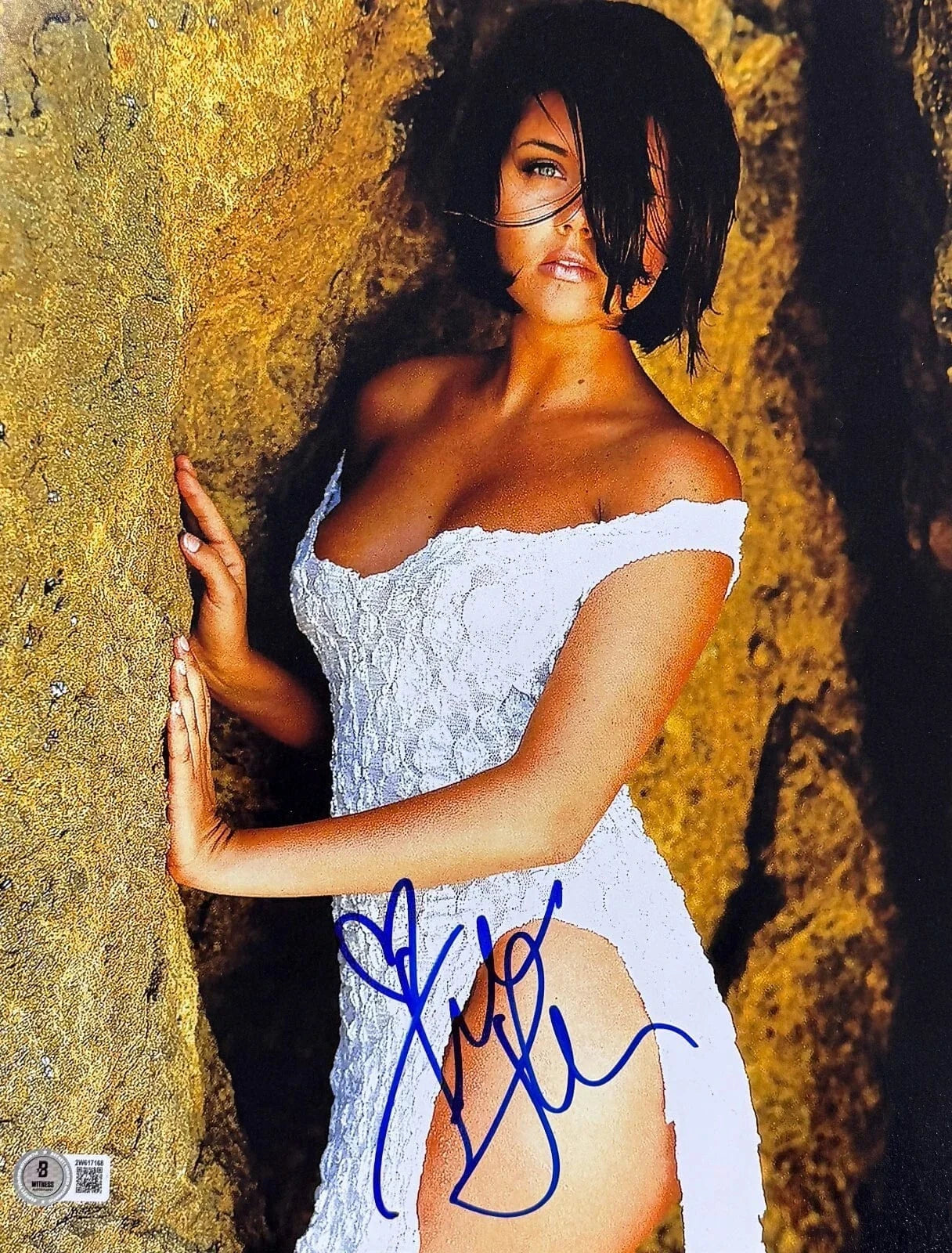 Tiffani Thiessen Signed 11x14 Photo Beckett COA - Item #3