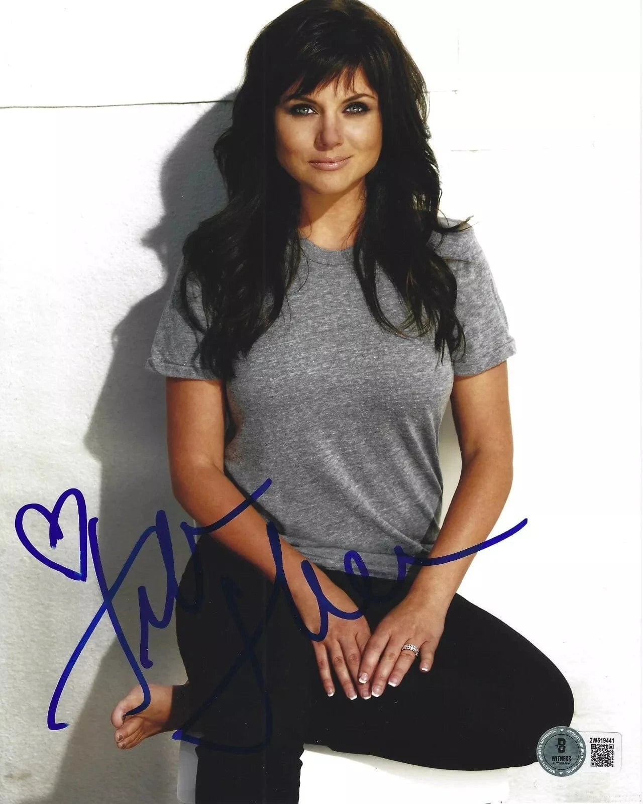 Tiffani Thiessen Signed 8x10 Photo Beckett COA - Item #4