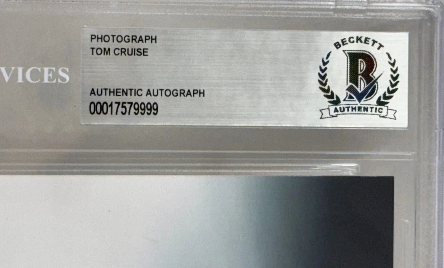 Tom Cruise Signed 8x10 Photo from War of the Worlds Beckett COA - Detail View