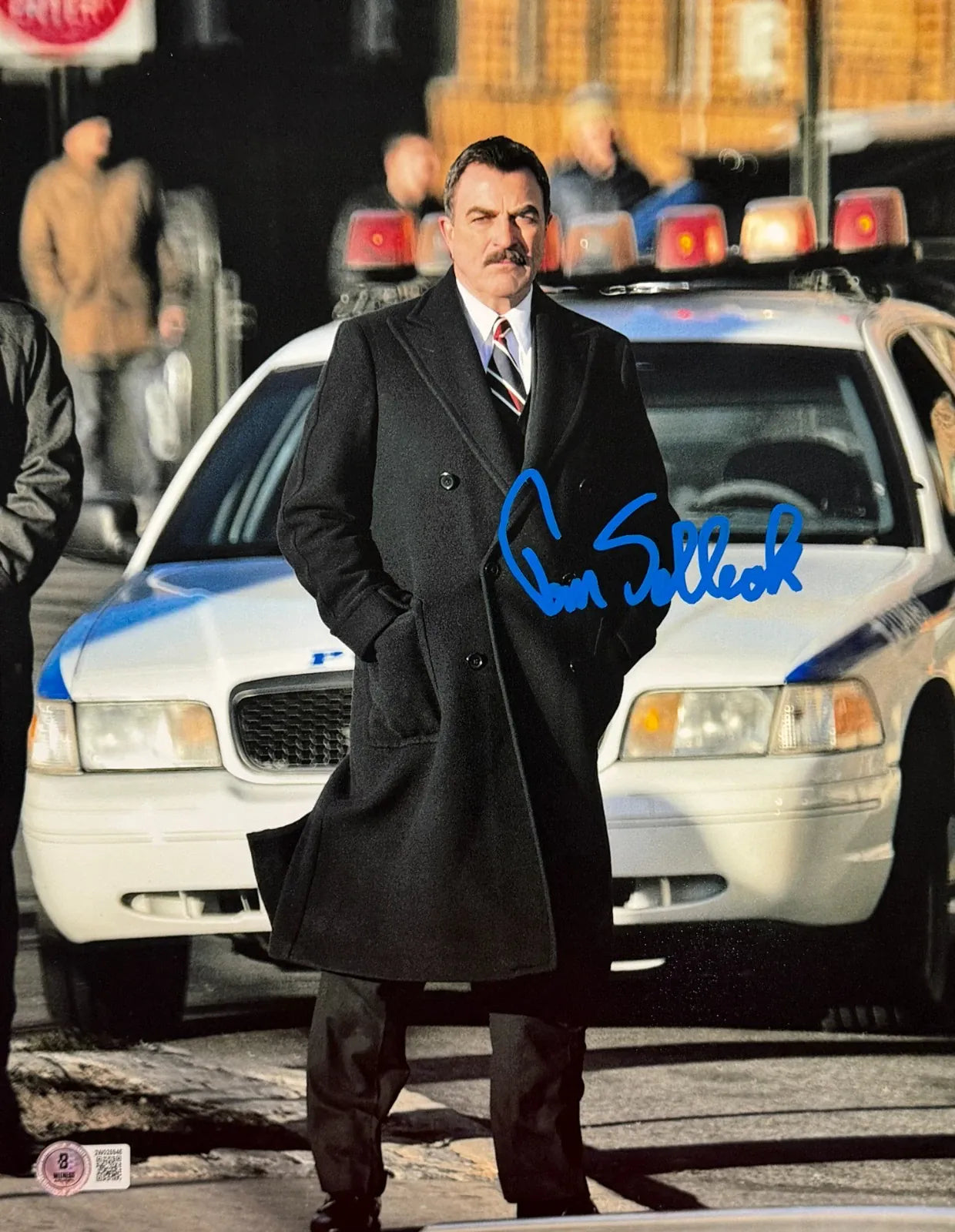 Tom Selleck signed 11x14 photo with Beckett Witness COA