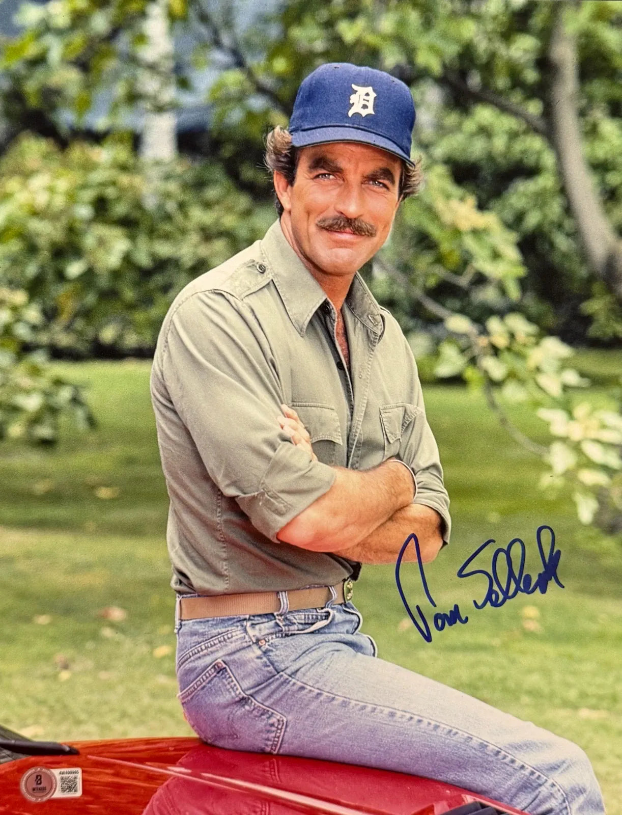 Tom Selleck signed 11x14 photo with Beckett Witness COA