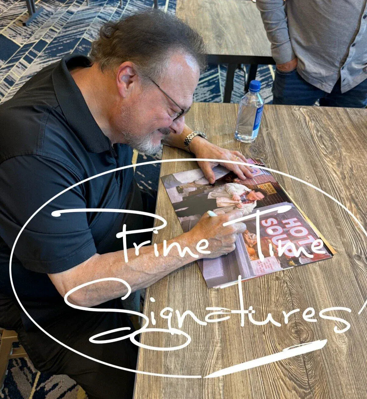 Wayne Knight signing autograph in person — Prime Time Signatures