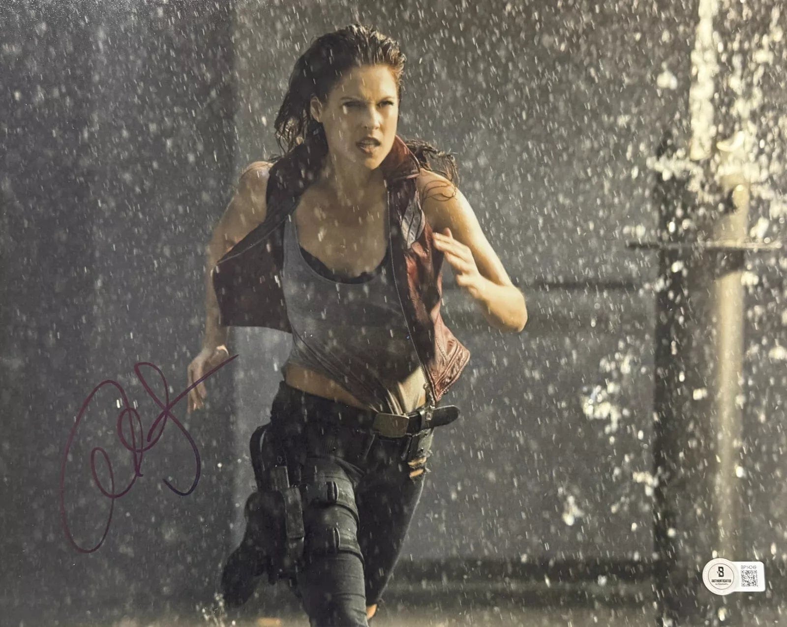 Ali Larter Signed 11x14 Photo from Resident Evil Beckett COA - Item #2