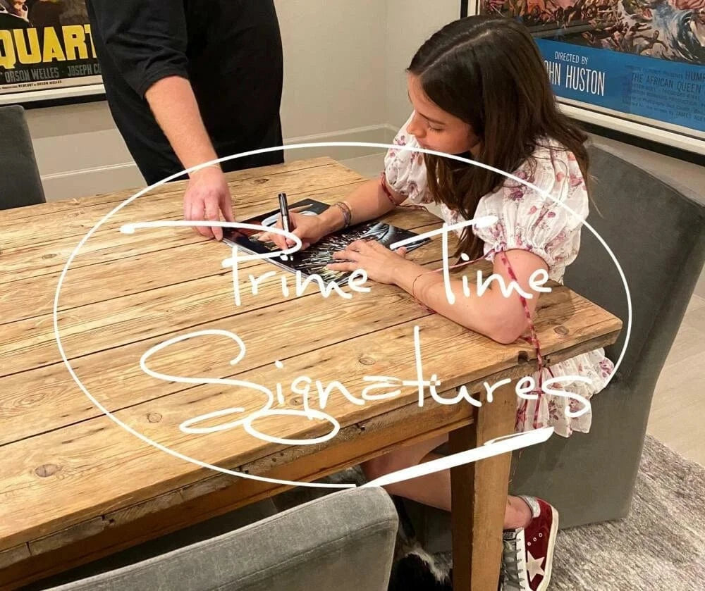 Ana de Armas Signed 11x14 Photo from Knives Out Beckett COA - Item #2 - Detail View