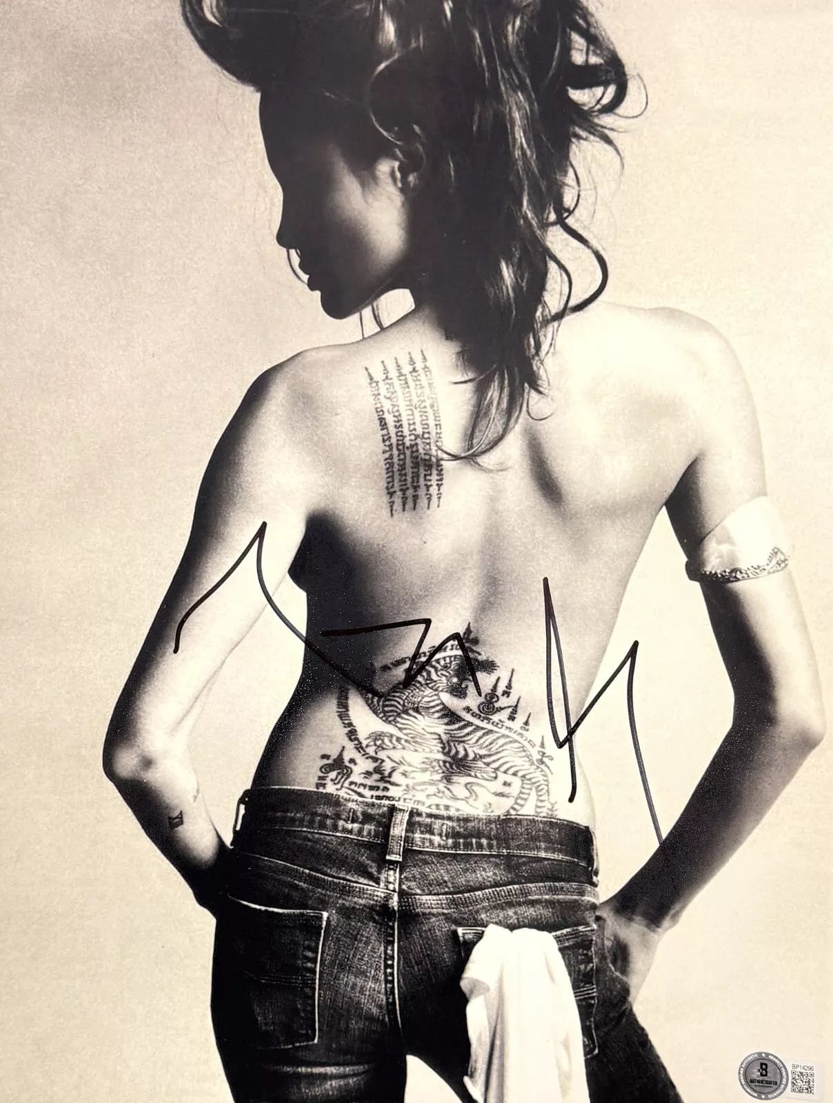 Angelina Jolie Signed 11x14 Photo Beckett COA - Item #4