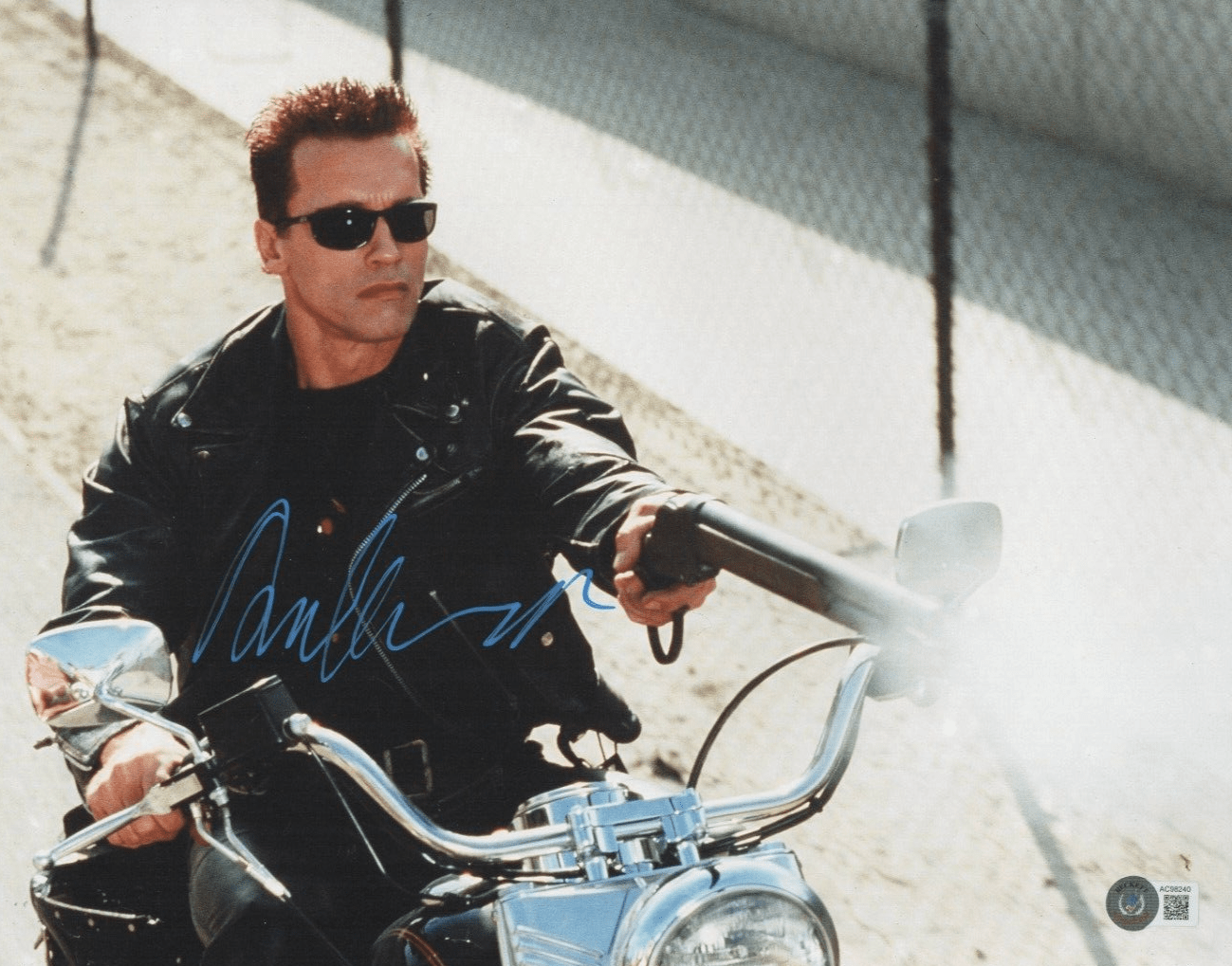 Arnold Schwarzenegger Signed 11x14 Photo from Terminator Beckett COA - Item #2