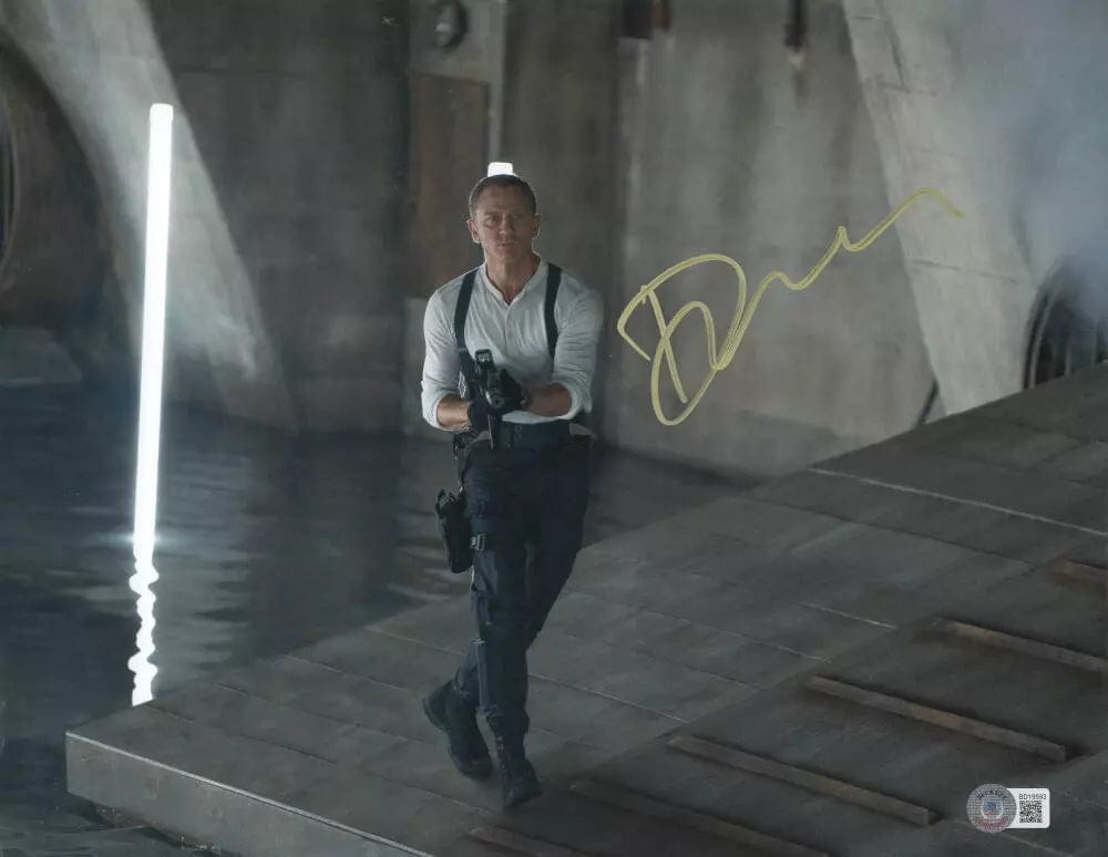 Daniel Craig Signed 11x14 Photo from James Bond Beckett COA - Item #12