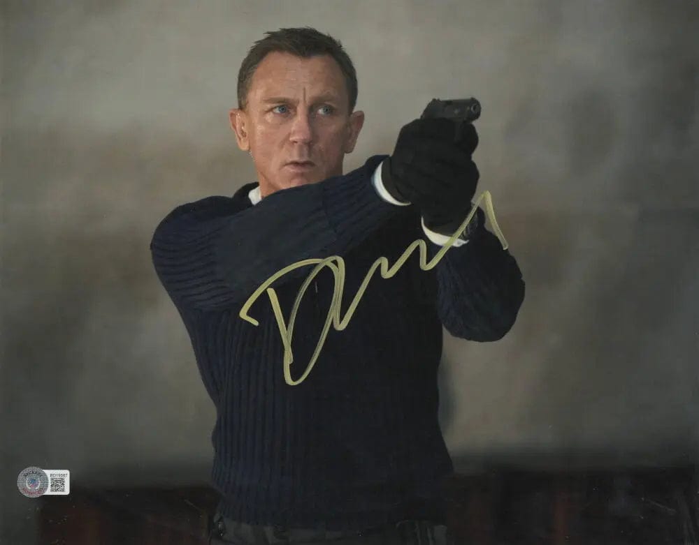 Daniel Craig Signed 11x14 Photo from James Bond Beckett COA - Item #4