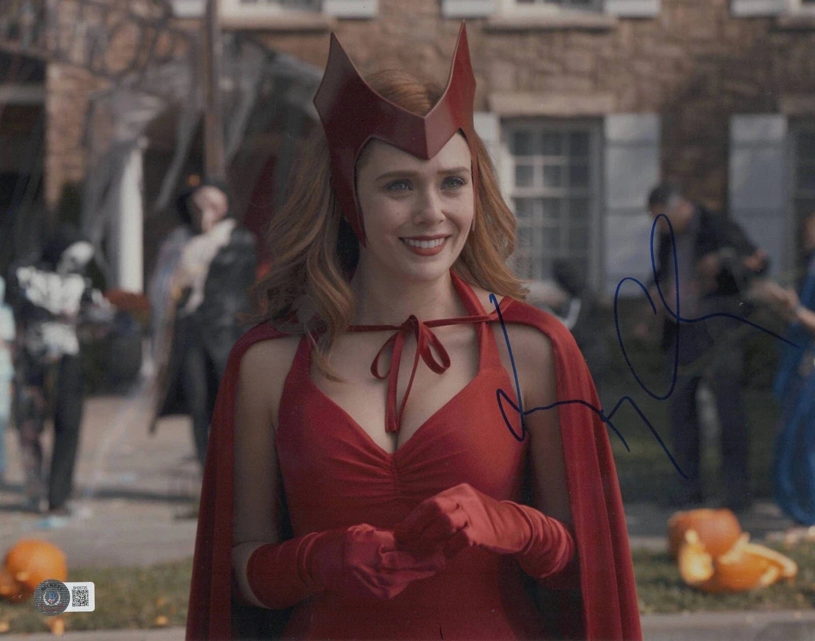 Elizabeth Olsen Signed 11x14 Photo from Wanda Vision Beckett COA - Item #5