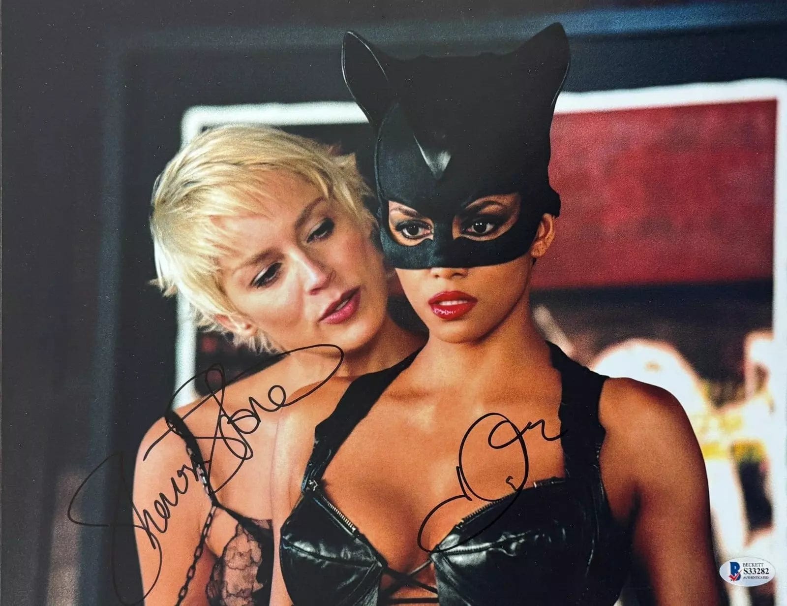 Halle Berry Signed 11x14 Photo from Catwoman Beckett COA - Item #1