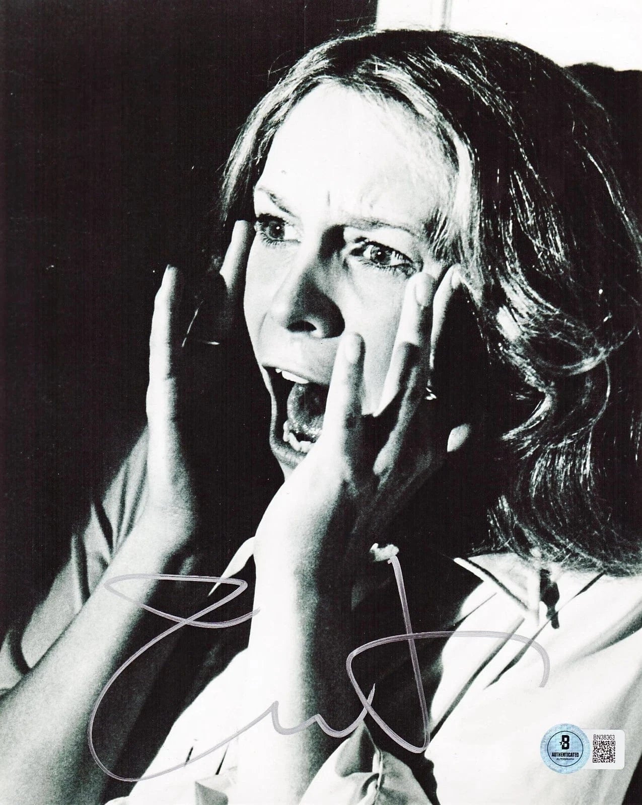Jamie Lee Curtis Signed 8x10 Photo from Halloween Certified Authentic - Item #2